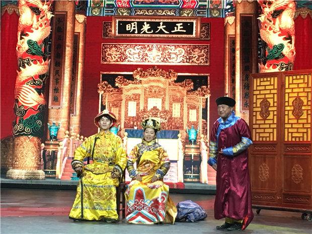 秦川编剧导演的小品《戏里戏外》，在中央电视台综艺频道“我爱满堂彩”播出。