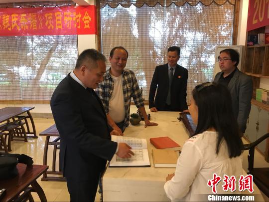 《魏氏乐谱》探讨交流。 陈芝宽 摄 《魏氏乐谱》探讨交流。 陈芝宽 摄