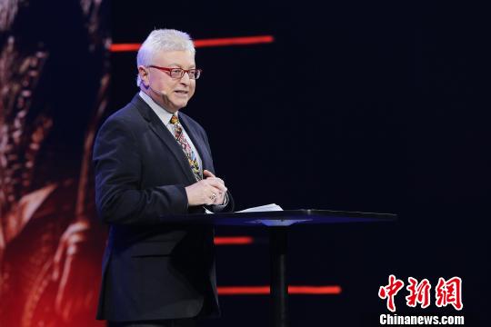 迈克尔?尤斯兰发表演讲。 马海燕 摄 迈克尔?尤斯兰发表演讲。 马海燕 摄