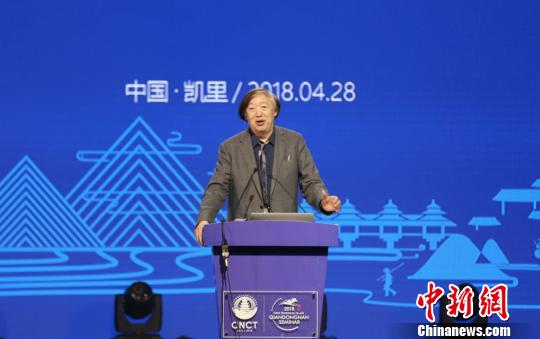 冯骥才发言。　卢志佳　摄