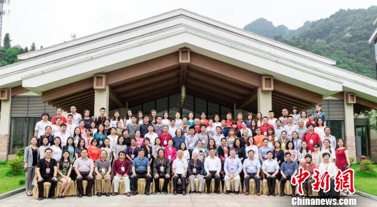 全国各地高校、学术机构100余名专家学者参会 杨威 摄 全国各地高校、学术机构100余名专家学者参会 杨威 摄