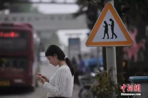 抖音5分钟人间1小时？ 短视频刷屏背后的沉迷与觉醒