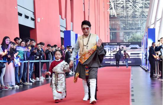 腾格尔助力《中国藏歌会》收官 扎西平措、旦增尼玛双冠同台 腾格尔助力《中国藏歌会》收官 扎西平措、旦增尼玛双冠同台